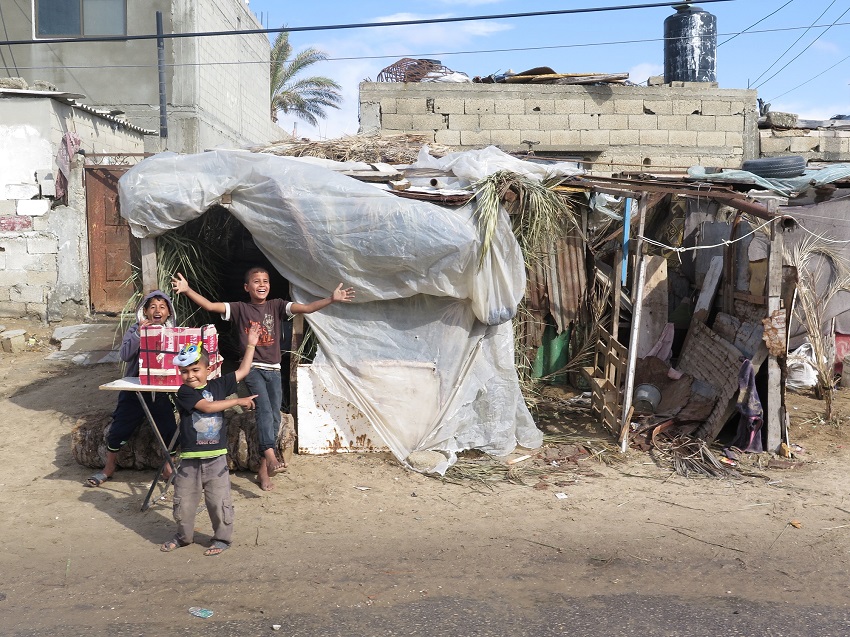 Children in Gaza playing (Photo by Lucy Duncan; AFSC).