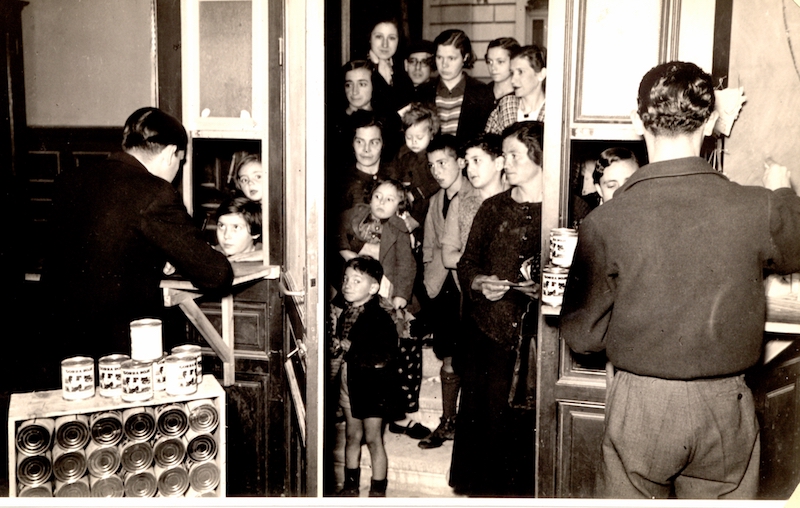 Feeding children in Barcelona