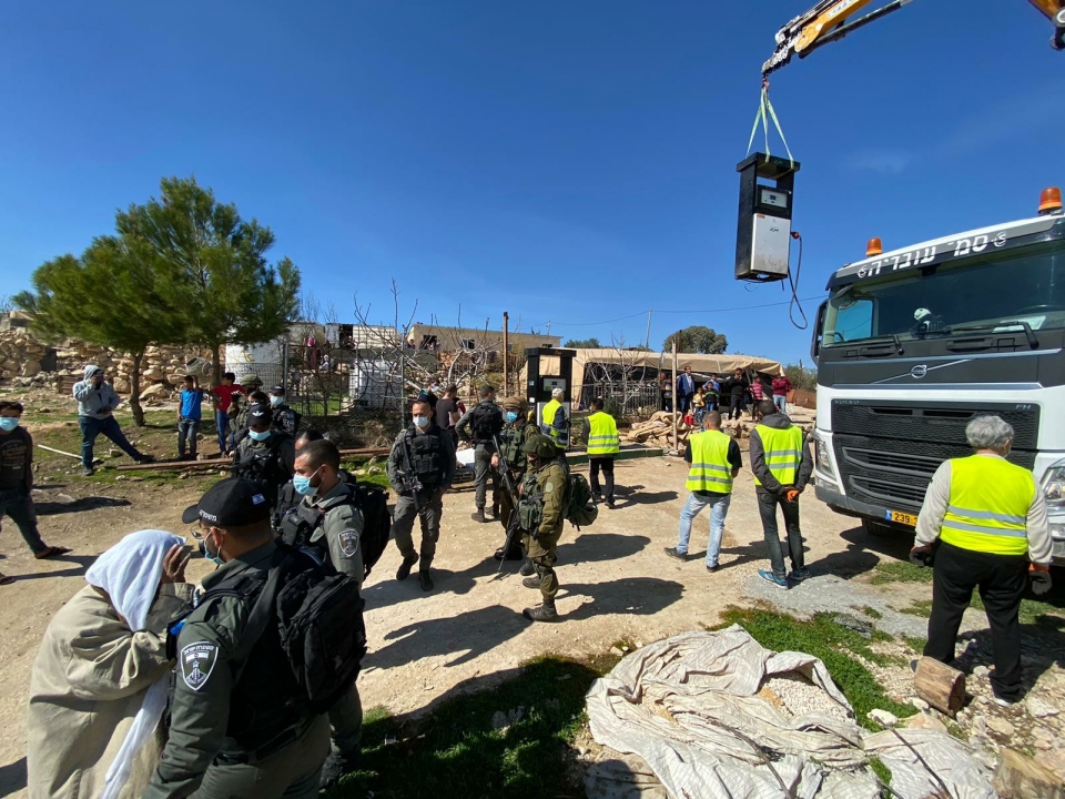 Confiscation of gas pump in Um ElKheir. Photo: Almuna project